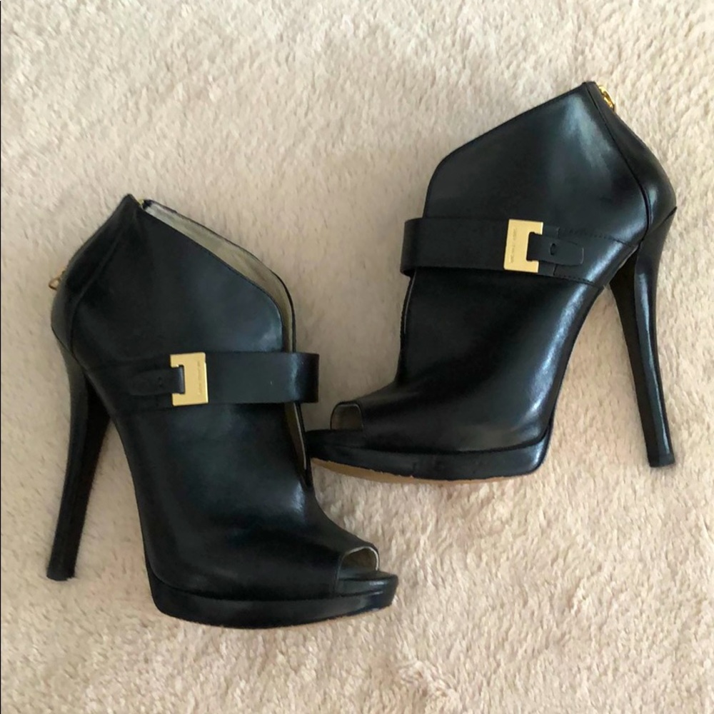Michael Kors🌹booties with gold hardware
